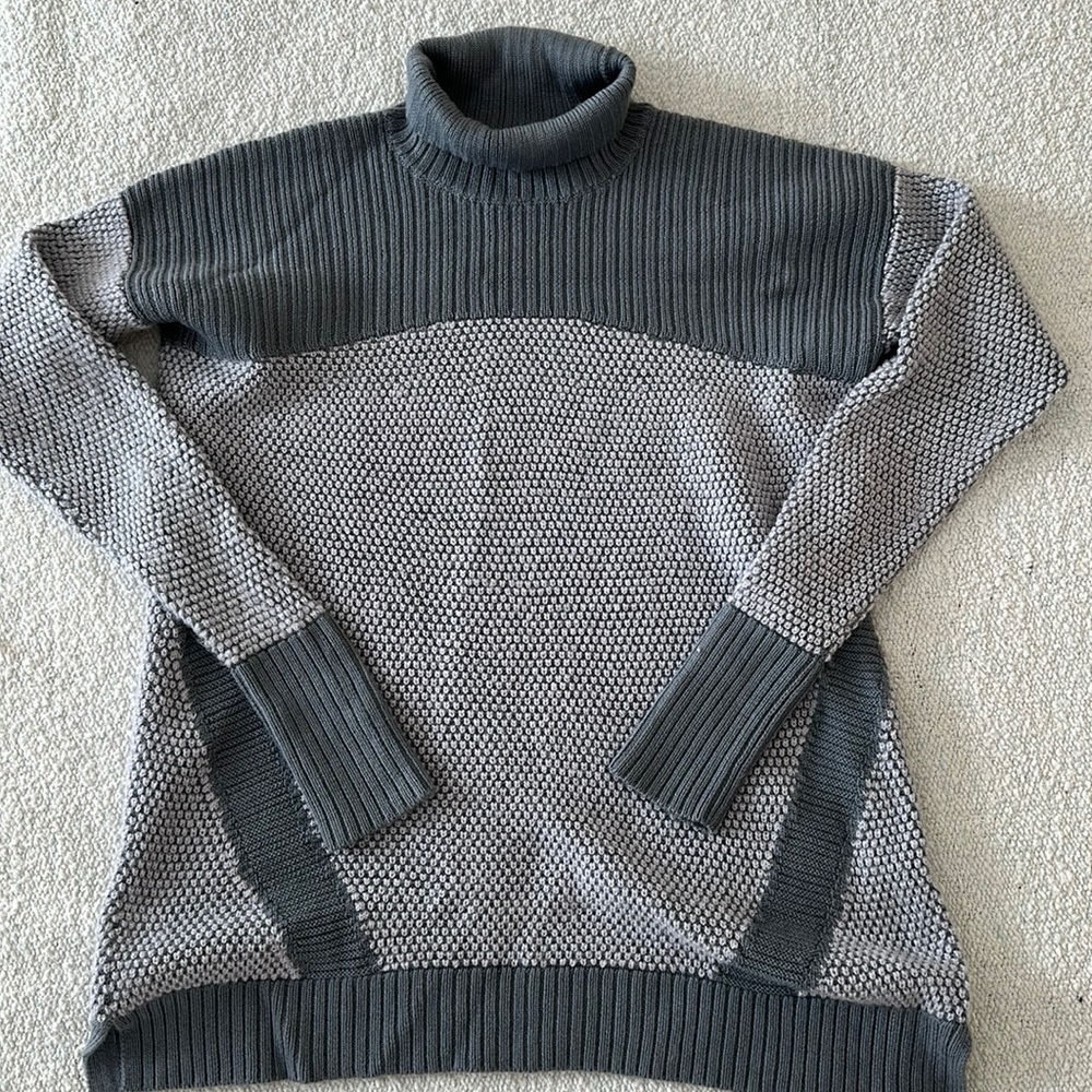 Knit lululemon turtleneck